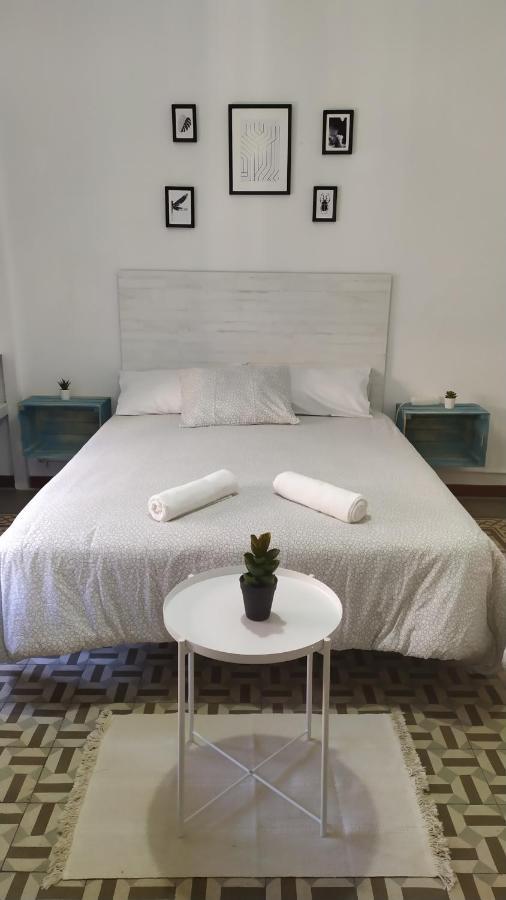 Guest house Break In Gothic Hostal 2*
